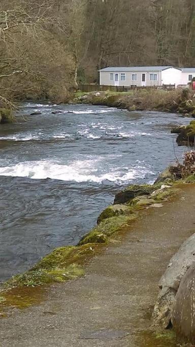 Chalet Stunning 3 Bed Riverside In Snowdonia