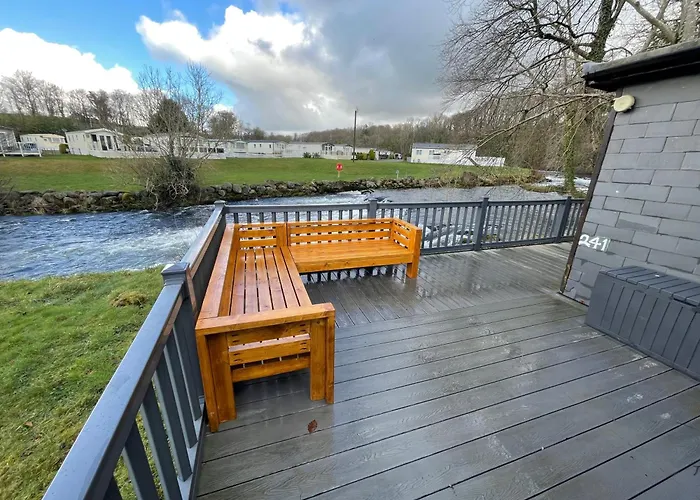 Stunning 3 Bed Riverside Cabin In Snowdonia