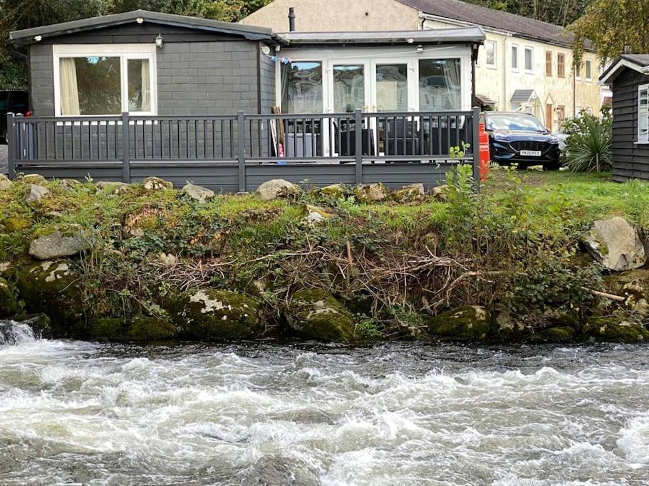 Stunning 3 Bed Riverside In Snowdonia