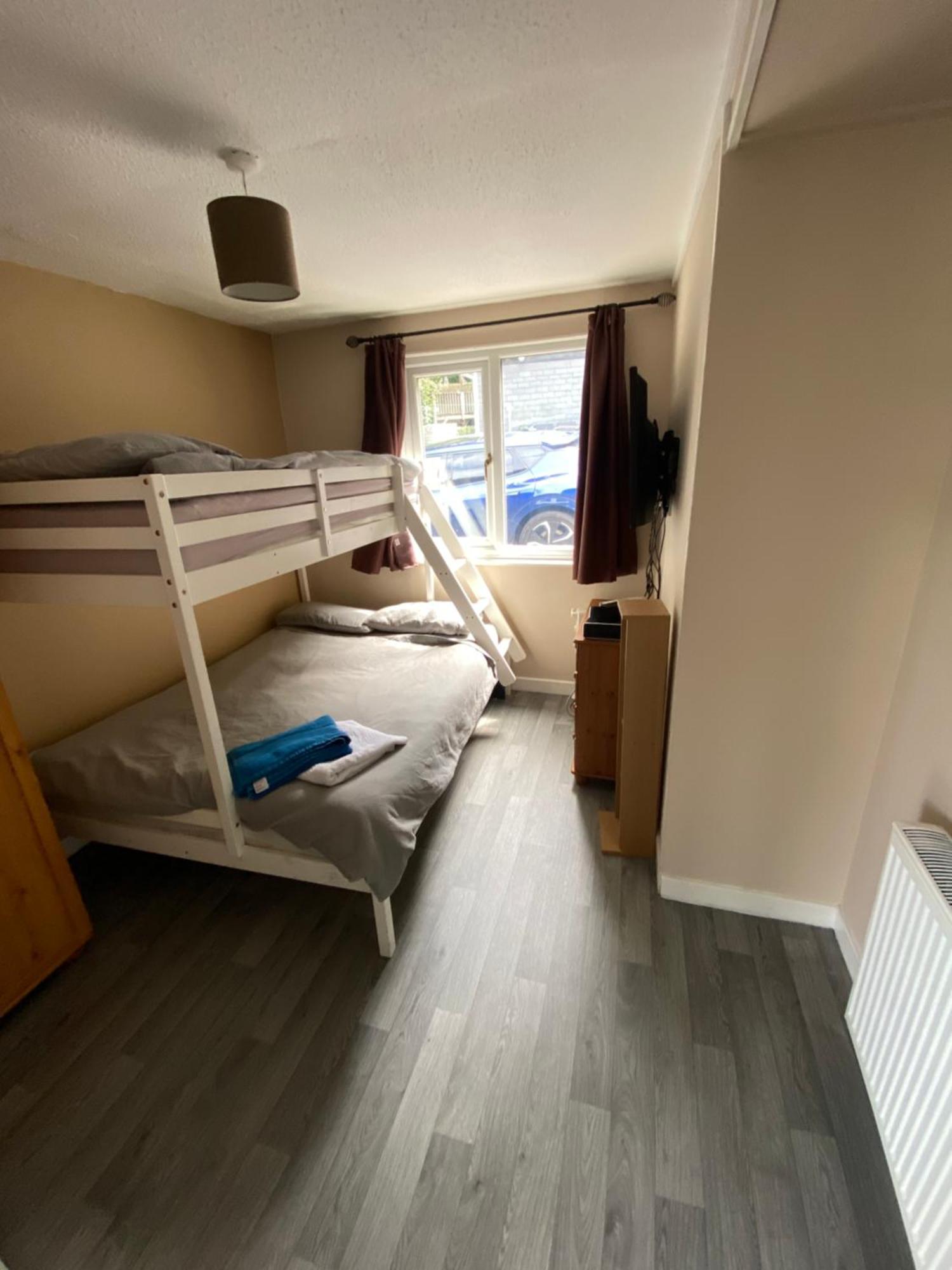 Stunning 3 Bed Riverside In Snowdonia * Caeathro