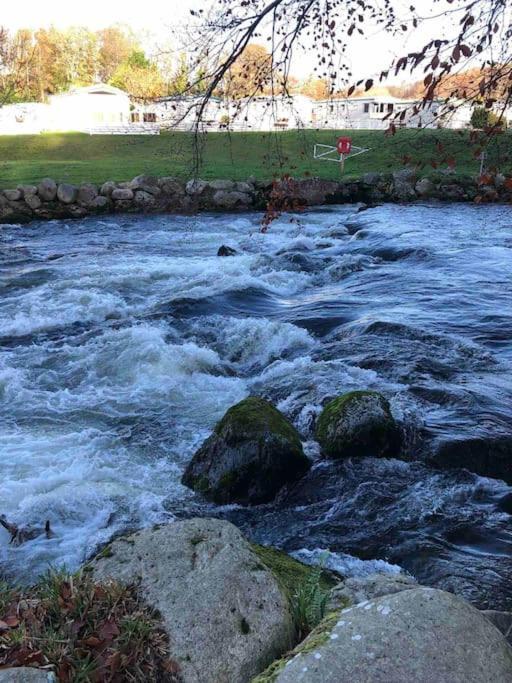 Stunning 3 Bed Riverside In Snowdonia * Caeathro