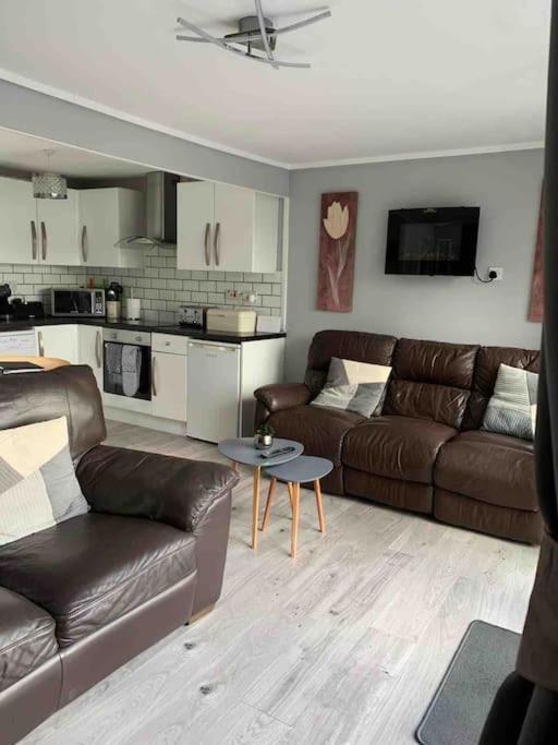 Шале Stunning 3 Bed Riverside In Snowdonia Caeathro