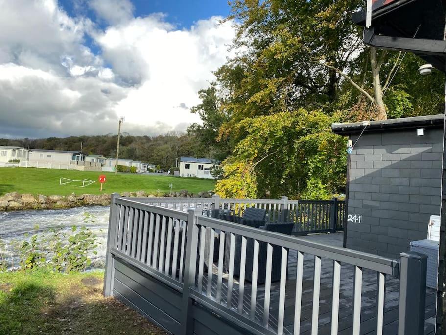 Stunning 3 Bed Riverside In Snowdonia Шале *